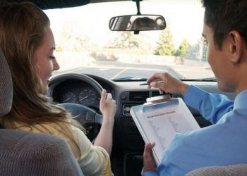Δίπλωμα οδήγησης: Μαθήματα από 17 ετών