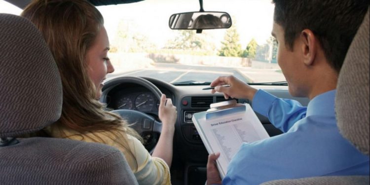 Δίπλωμα οδήγησης: Μαθήματα από 17 ετών
