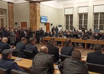 Αγρίνιο- Καρπενήσι: 30 χλμ – 72 εικονίσματα – Συγκεντρώνονται χιλιάδες υπογραφές