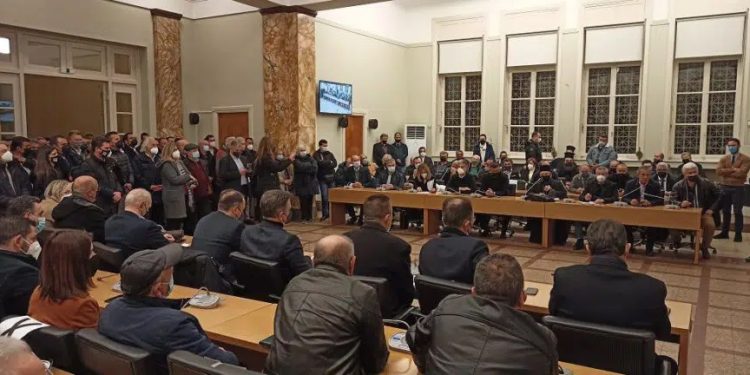 Αγρίνιο- Καρπενήσι: 30 χλμ – 72 εικονίσματα – Συγκεντρώνονται χιλιάδες υπογραφές