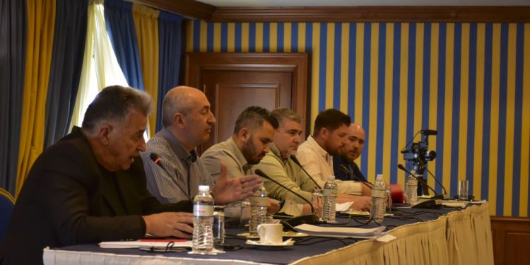 Σε ψηφοφορία καλεί τους οδηγούς η Επιτροπή των “5”