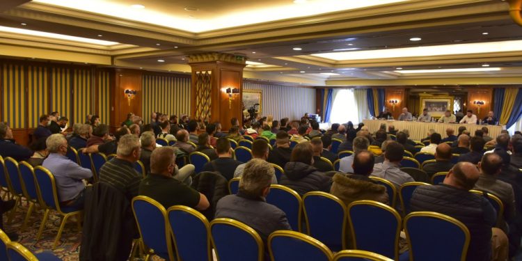 Θα γίνω λίγο κακός: Διελύθη εις τα εξ ων συνετέθη