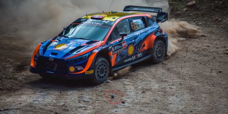 EKO ACROPOLIS RALLY: Έβαλε κάμερα στην μέση του δρόμου και “κέρδισε”