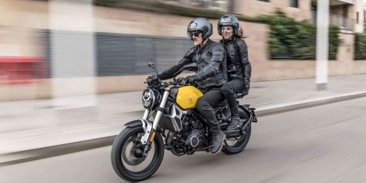 VOGE 350AC: Δικύλινδρο και κλασσικό