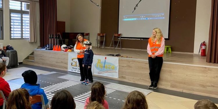 Η Toyota Ελλάς και το StAr «Ίδρυμα Άρη Σταθάκη για την Οδική Ασφάλεια»,  κάνει μαθήματα οδικής ασφάλειας σε παιδιά του Δημοτικού