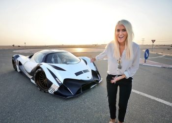 Beauties and the Beasts: Supercar Blondie – Η πιο ακριβοπληρωμένη carfluencer