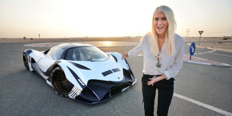 Beauties and the Beasts: Supercar Blondie – Η πιο ακριβοπληρωμένη carfluencer