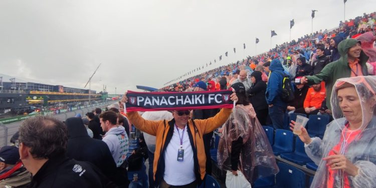 Σήκωσε το κασκόλ της Παναχαικής μέσα στο GP της Formula 1 στην Ολλανδία