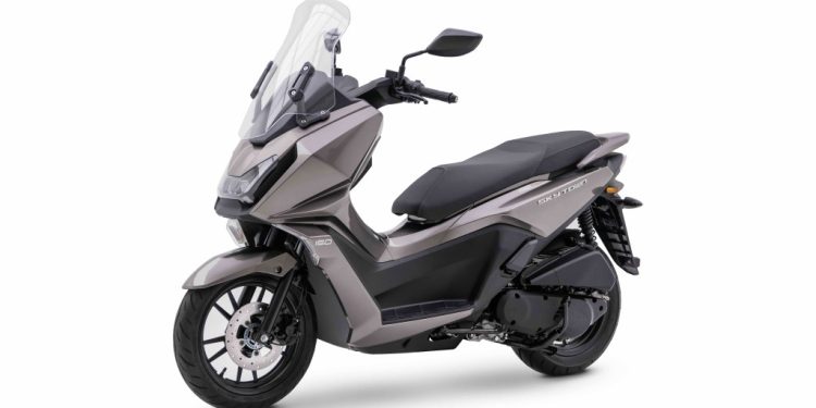 KYMCO SKY TOWN 125/150: Στόχος ο κόσμος