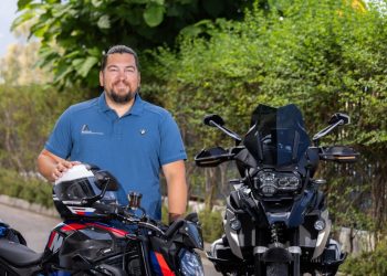 Ο Βασίλης Μπούδρος, διακεκριμένος αναβάτης, τερμάτισε στο απαιτητικό Rally Dakar 2024.