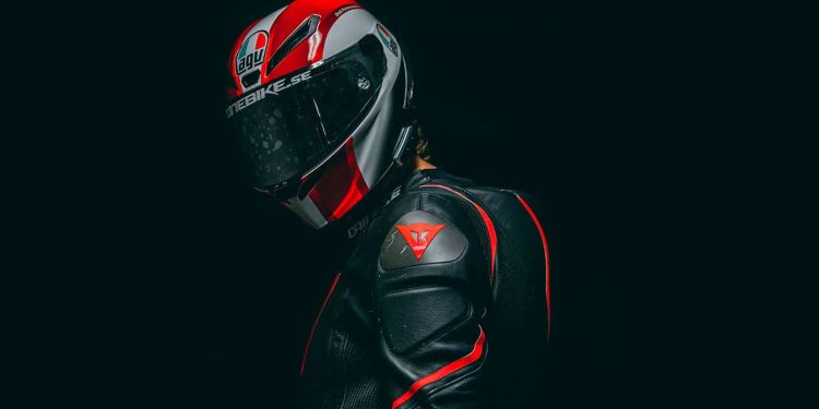 Γλυκερία Λύτρα: Χωρίς κράνος με την ανοχή της Τροχαίας;