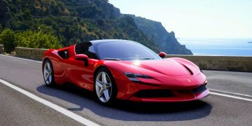 Fabio Barone: Με μια FERRARI SF90 SPIDER για το παγκόσμιο ρεκόρ ταχύτητας πάνω σε αεροπλανοφόρο
