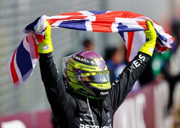 «FORMULA 1»: Θριαμβευτική νίκη του Χάμιλτον μέσα στην έδρα του