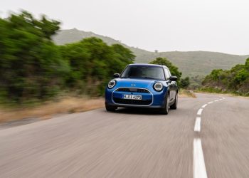 Το νέο 5θυρο MINI Cooper S: Περισσότεροι χώροι και άφθονη διασκεδαστική οδήγηση