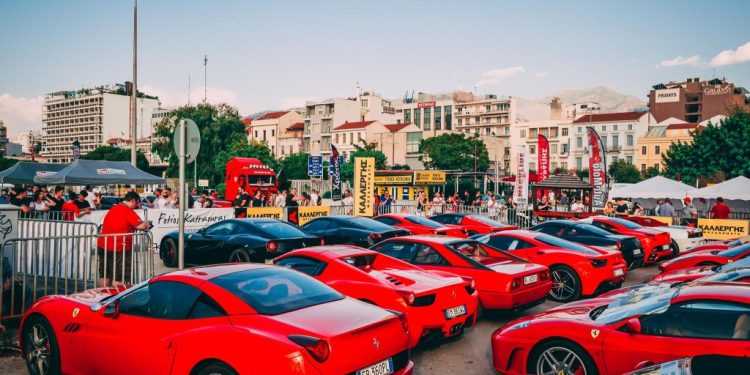 Πλημυρίζει και πάλι η Ελλάδα με Ferrari από το Club “Passione Rossa”