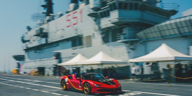 Fabio Barone: Έσπασε το ρεκόρ ταχύτητας πάνω σε αεροπλανοφόρο