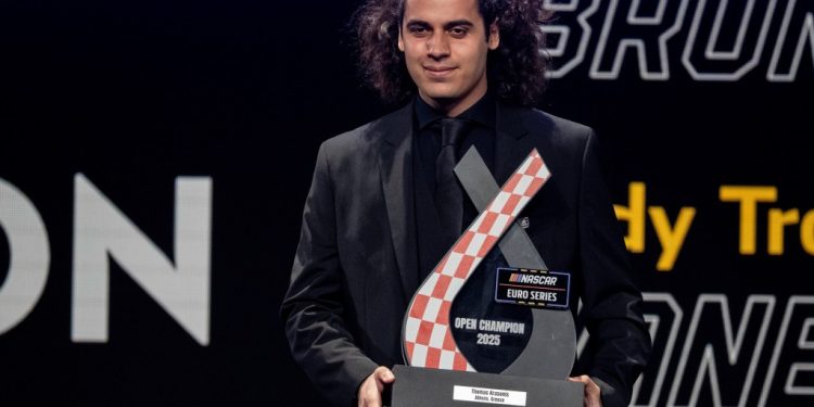 Ο Θωμάς Κρασώνης βραβεύτηκε στα 2025 NASCAR Awards στη Charlotte!