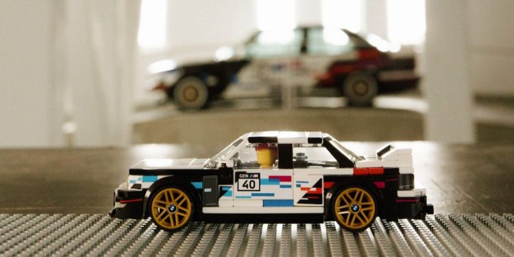 Το BMW Group και ο Όμιλος LEGO τιμούν την BMW M3 E30